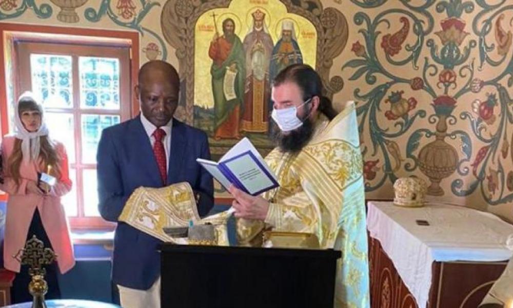 Βαφτίστηκε ορθόδοξος σε ρωσική εκκλησία ο πρώην αντιπρόεδρος της Γκαμπόν