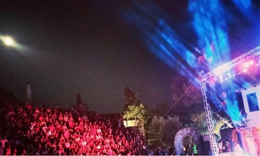 Συνεχίζεται το κυνηγητό από τις αρχές: Συνελήφθη ο υπεύθυνος συναυλίας του Σωκράτη Μάλαμα στην Καβάλα λόγω συνωστισμού