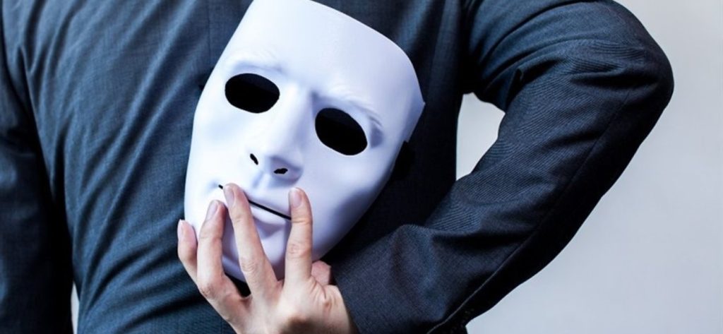 Αυτά είναι τα χαρακτηριστικά που κάνουν τους “ψεύτικους” ανθρώπους να ξεχωρίζουν από μακριά