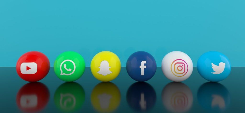 «Pew Research»: Έρευνα απέδειξε ότι τα social media δημιουργούν παραπληροφόρηση και θεωρίες συνωμοσίας