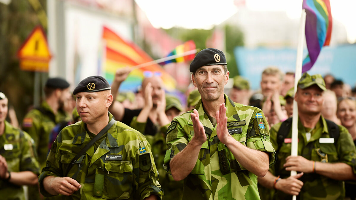 Ο σουηδικός στρατός κάνει εκστρατεία για να προσελκύσει περισσότερους ομοφυλόφιλους