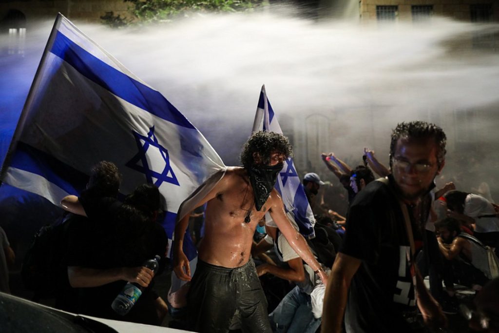 Ισραήλ: Χιλιάδες διαδηλωτές ζητούν την παραίτηση του Νετανιάχου