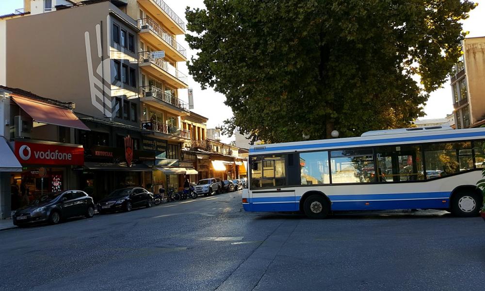 Γυναίκα σε αστικό φορούσε τη μάσκα στα πόδια! (φωτό)
