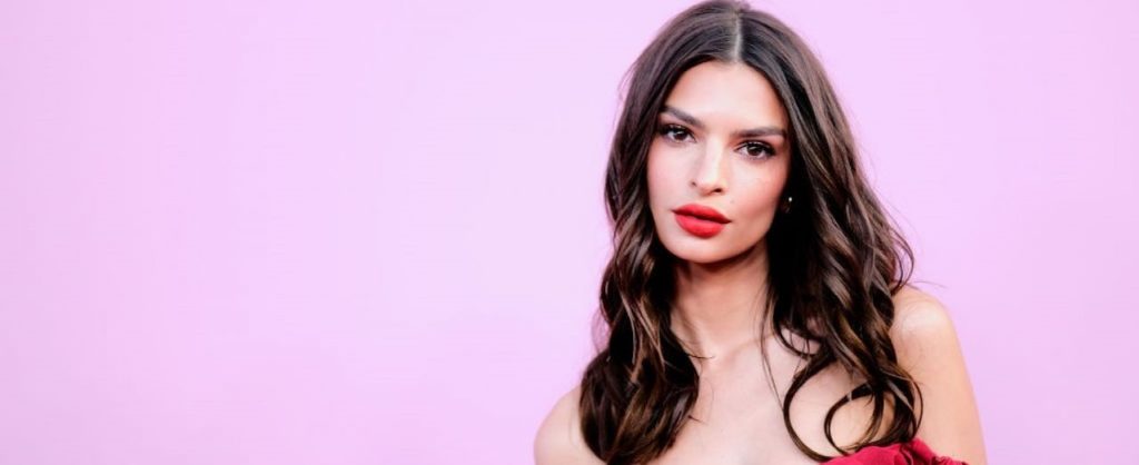 Έμιλι Ρατακόφσκι: Η αισθησιακή πόζα που «τρέλανε» το Instagram (φωτό)