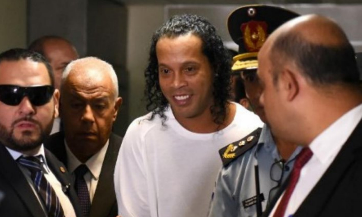 Αίσιο τέλος για τις δικαστικές περιπέτειες του Ροναλντίνιο – Αφέθηκε ελεύθερος μετά από τέσσερις μήνες κράτησης