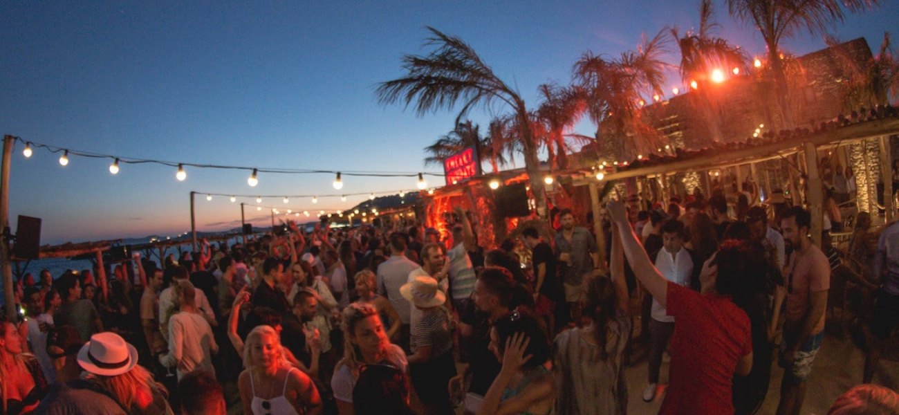 Μύκονος: Ο Scorpios ανακοίνωσε επίσημα το τέλος των πάρτι και του χορού