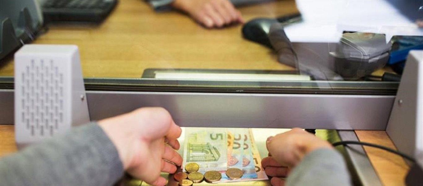 Κορωνοϊός: Ποιες συναλλαγές δεν θα γίνονται από αύριο από τα γκισέ των τραπεζών
