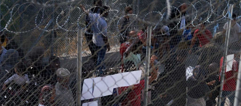 Υπ. Μετανάστευσης: Εγκρίθηκαν 130 εκατομμύρια ευρώ για την κατασκευή κέντρων στις Σάμο – Λέρο- Κω