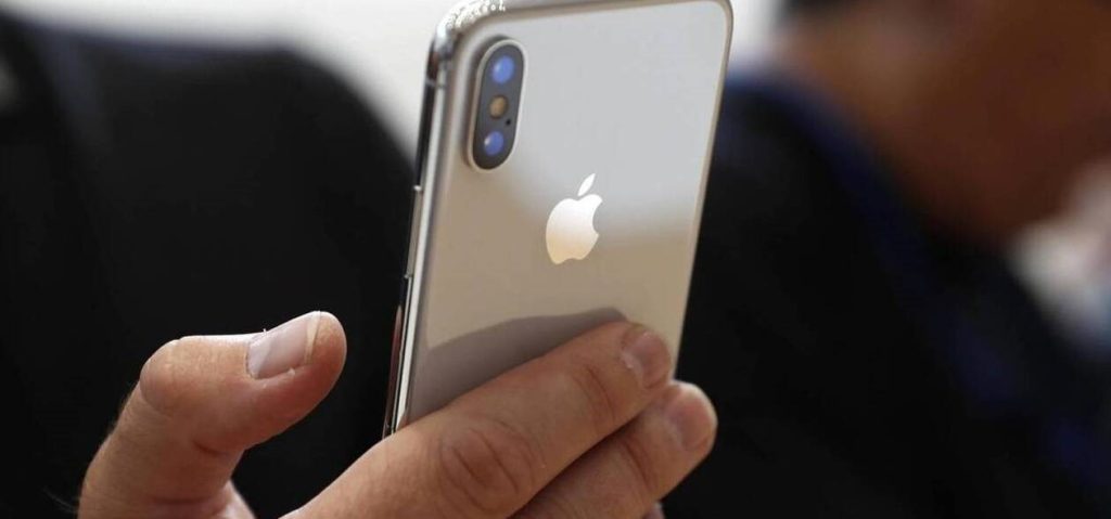 Χρήσιμες συμβουλές για να καθαρίσετε σωστά το κινητό σας μετά την πολύωρη χρήση του