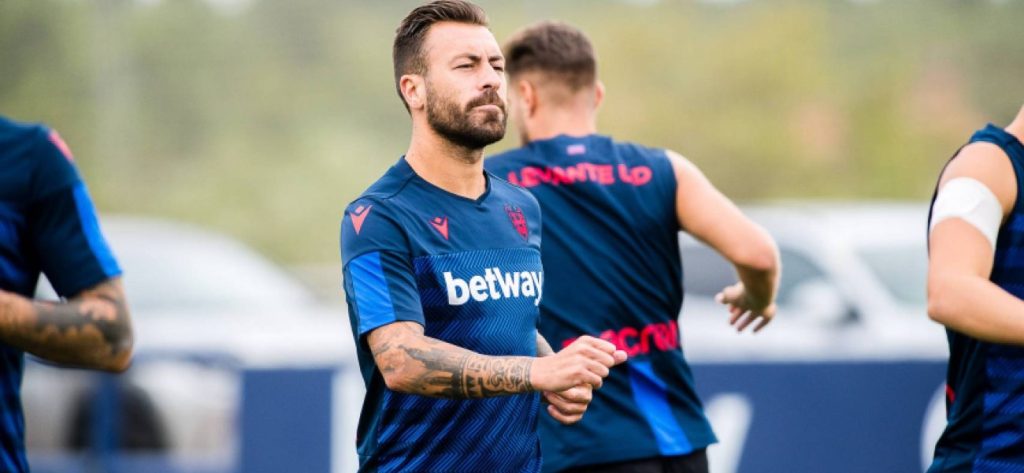 ΑΕΚ: Ψηλά στην λίστα της ο αριστερός μπακ Αντόνιο Λούνα