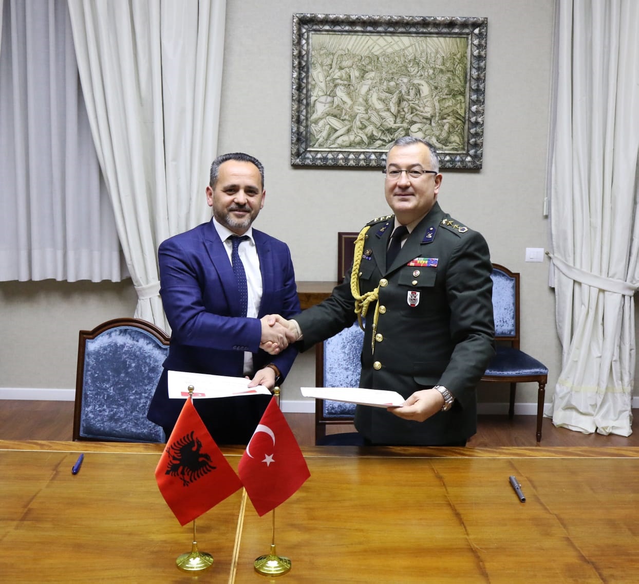 Σε εφαρμογή η στρατιωτική συμφωνία Αλβανίας-Τουρκίας – «Ο οθωμανισμός ήρθε στα Βαλκάνια» λένε οι Ρώσοι