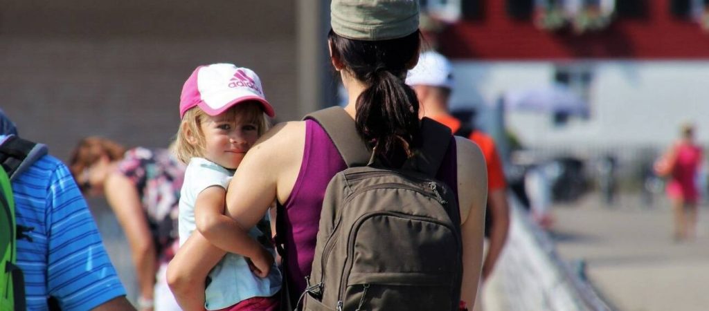 «Νταντάδες της Γειτονιάς»: Πότε ξεκινά το πρόγραμμα – Ποιοι είναι οι δικαιούχοι