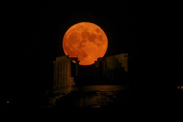 Αυγουστιάτικη Πανσέληνος: Το πιο όμορφο φεγγάρι στον ουρανό – Καθηλώνουν οι φωτογραφίες