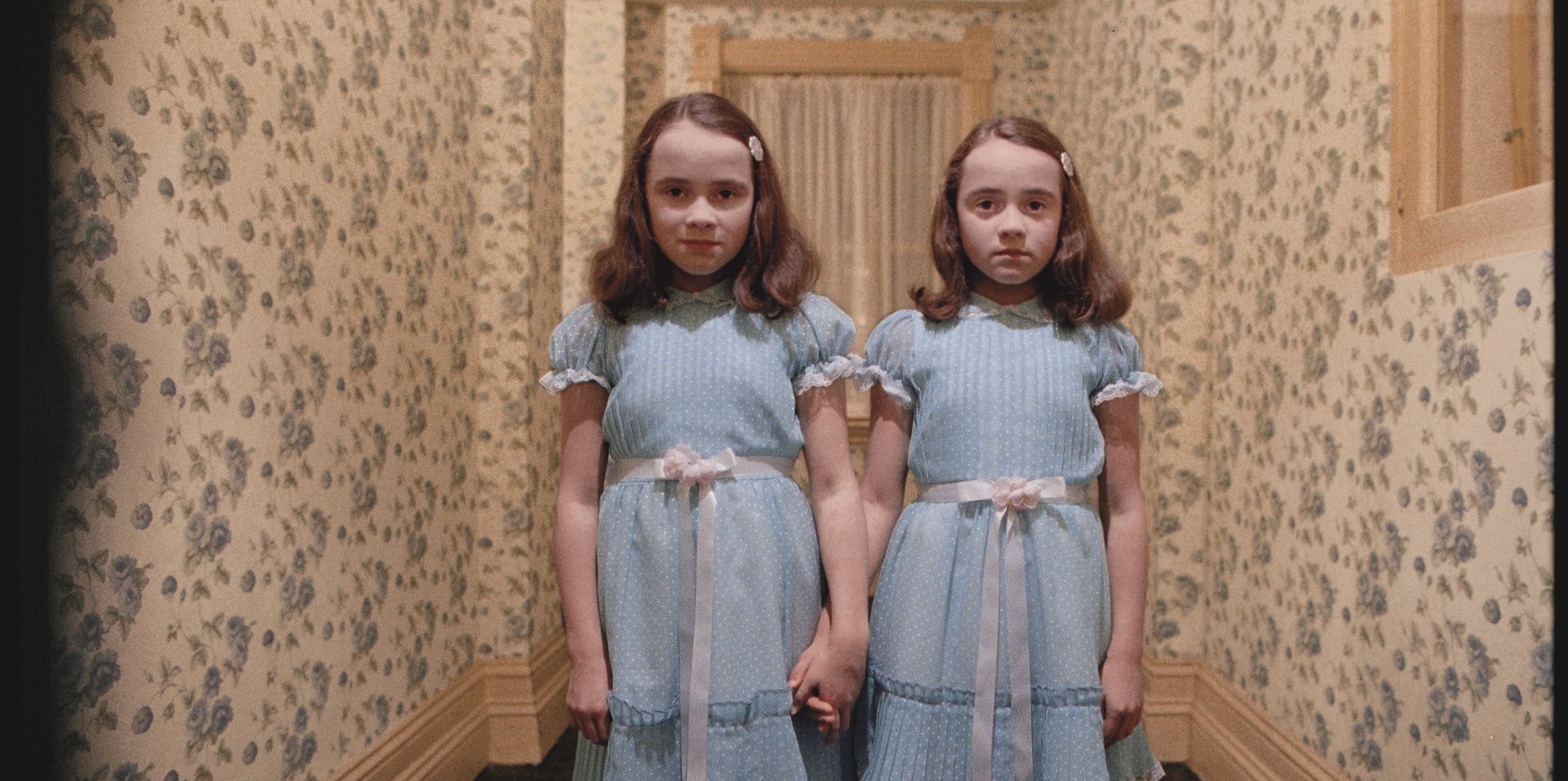 «Λάμψη»: Πως είναι σήμερα τα κοριτσάκια «φαντάσματα» της ταινίας (βίντεο)