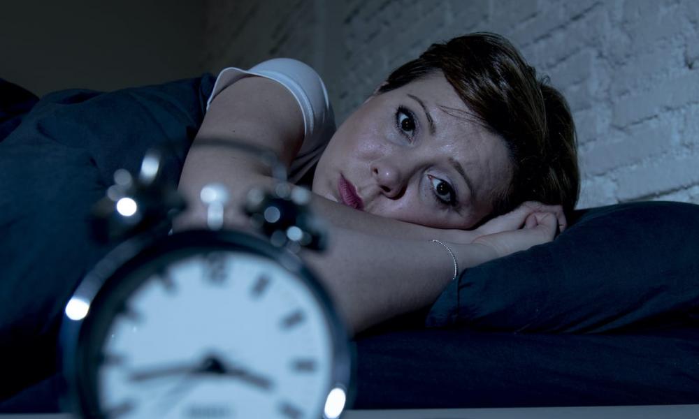 Νέα έρευνα για την αϋπνία σε γυναίκες μέσης ηλικίας – Οι χημικές ουσίες που δυσκολεύουν τον ύπνο