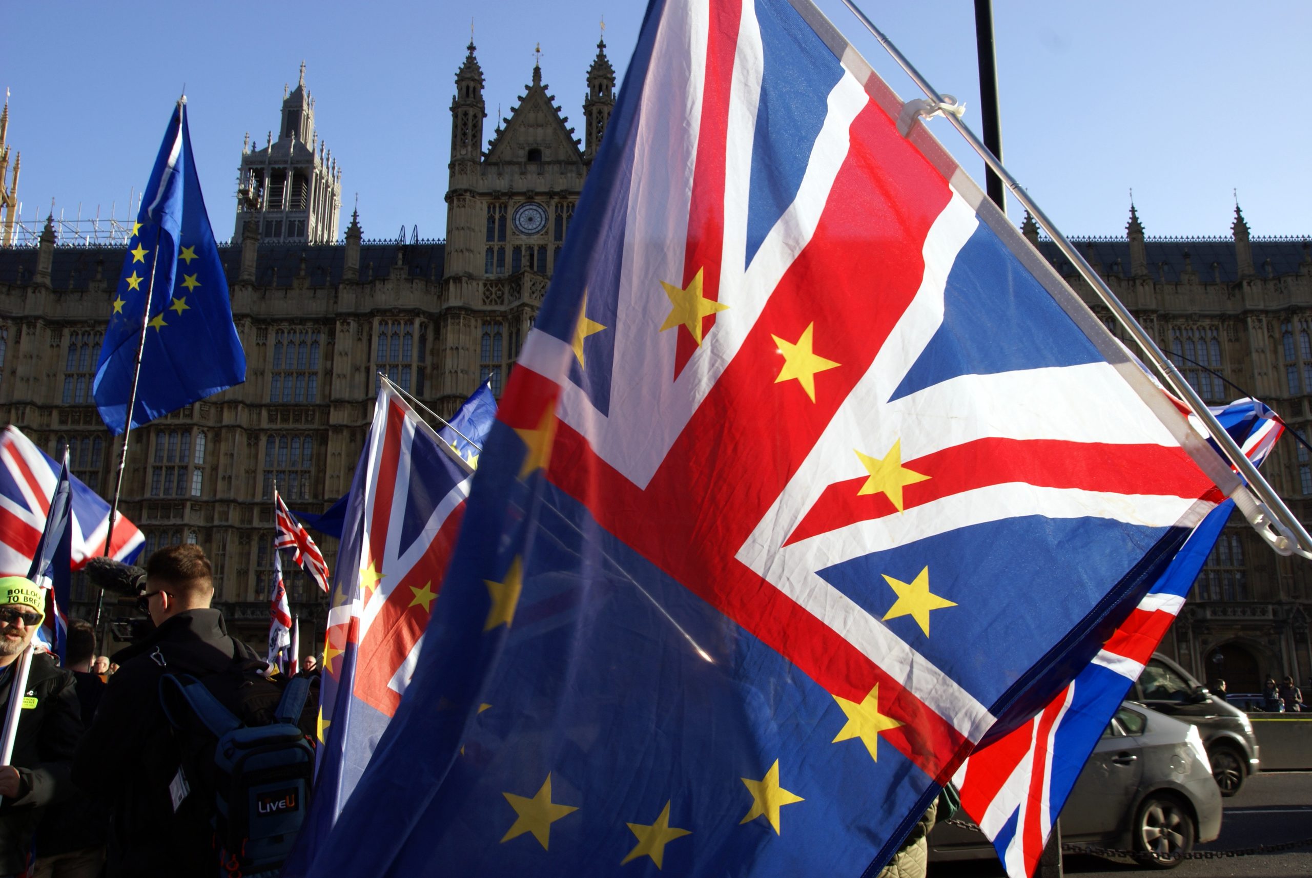 Η Βρετανία στοκάρει φάρμακα μέχρι Οκτώβριο – Δεν θέλει να είναι «δεσμευμένη» για τις διαπραγματεύσεις με την ΕΕ