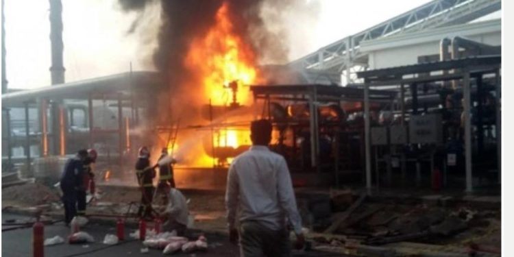 Τεράστια πυρκαγιά κατακαίει βιομηχανικό συγκρότημα στο Ιράν (βίντεο)