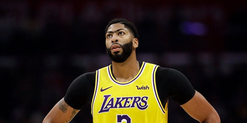 Άντονι Ντέιβις: Έβαλε το όνομά του δίπλα στον Κόμπι Μπράιαντ