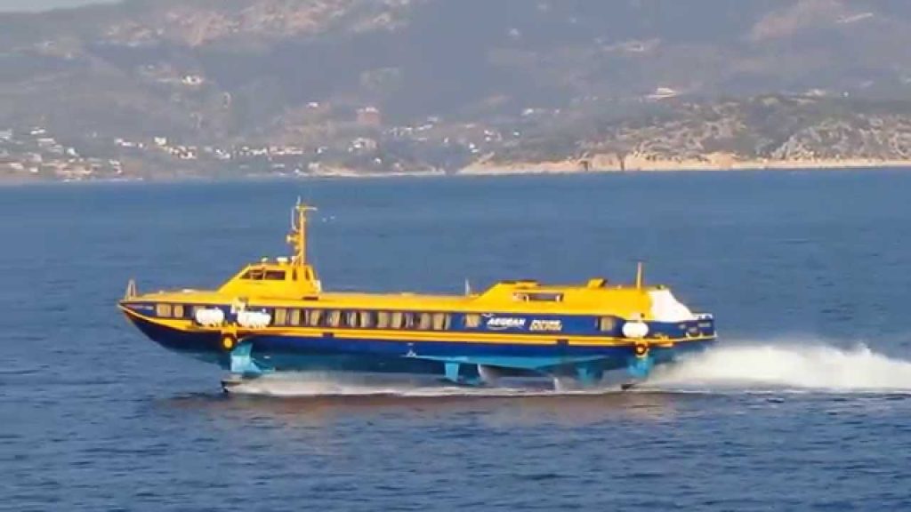 Μηχανική βλάβη σε ιπτάμενο δελφίνι πριν καταπλεύσει στην Αίγινα