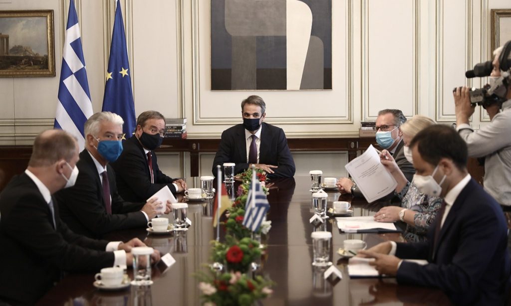 Στις 12 το μεσημέρι οι ανακοινώσεις του μίνι-ανασχηματισμού (upd)