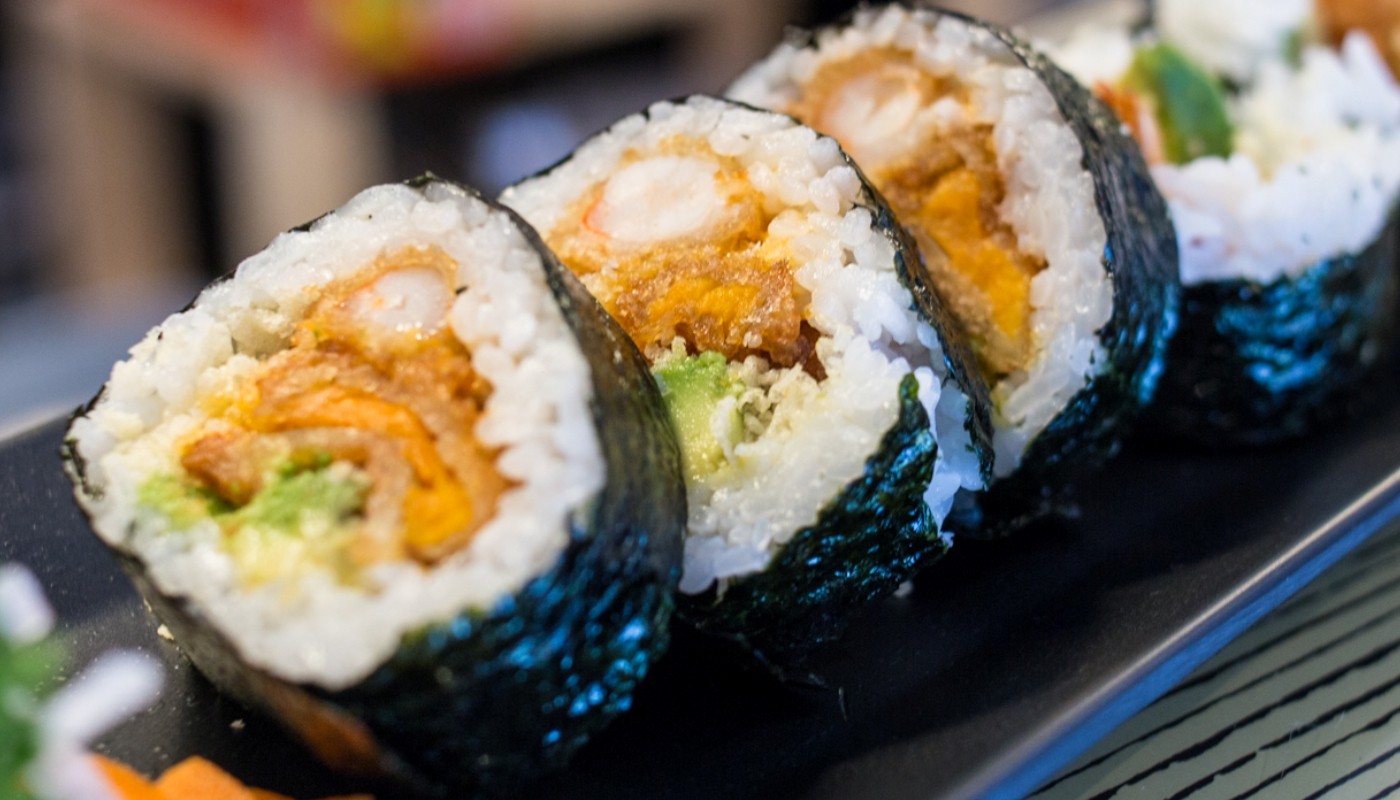 Γυναίκα έφαγε σούσι και τελικά… είχε σκουλήκι στην αριστερή αμυγδαλή