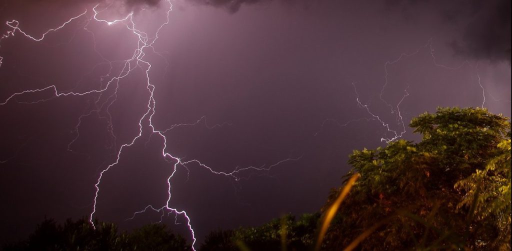 Κακοκαιρία «Θάλεια»: Έπεσαν 9.900 κεραυνοί στη βορειοδυτική Ελλάδα