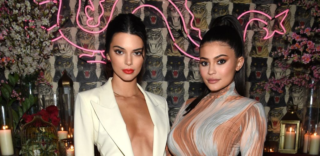 Κάιλι και Κένταλ Τζένερ: Προώθησαν «μαϊμού» προϊόντα Apple μέσω Instagram στους φανς τους (φωτό) 