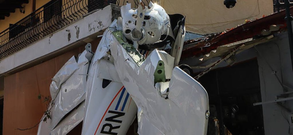 Εκτός κινδύνου ο χειριστής του μονοκινητήριου που έπεσε σε πλατεία των Σερρών – Πήρε εξιτήριο από το νοσοκομείο