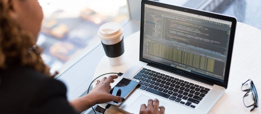 Παρατείνεται για ακόμη δύο μήνες στον ιδιωτικό τομέα η τηλεργασία