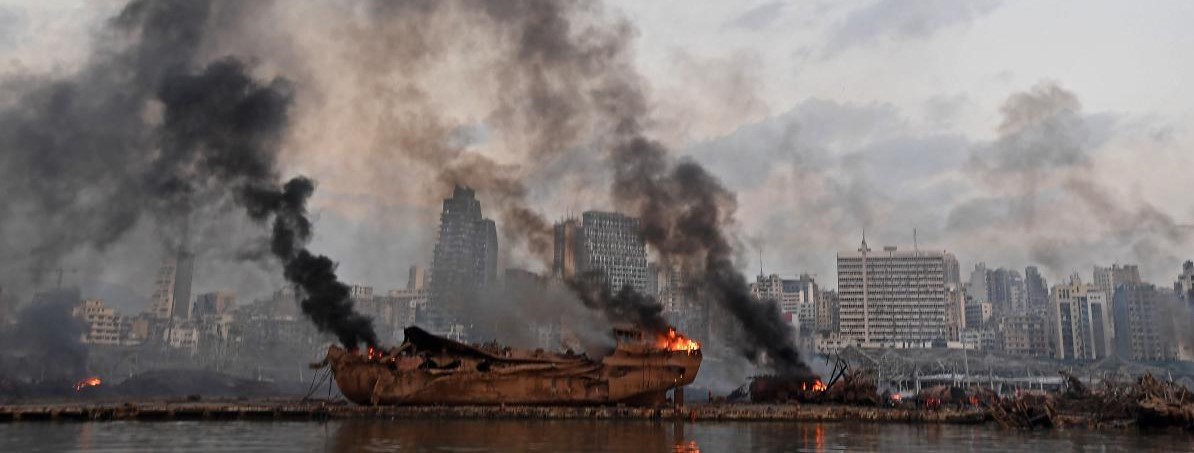 Βηρυτός: Κρουαζιερόπλοιο ανατράπηκε και μισοβυθίστηκε εξαιτίας της έκρηξης (βίντεο)