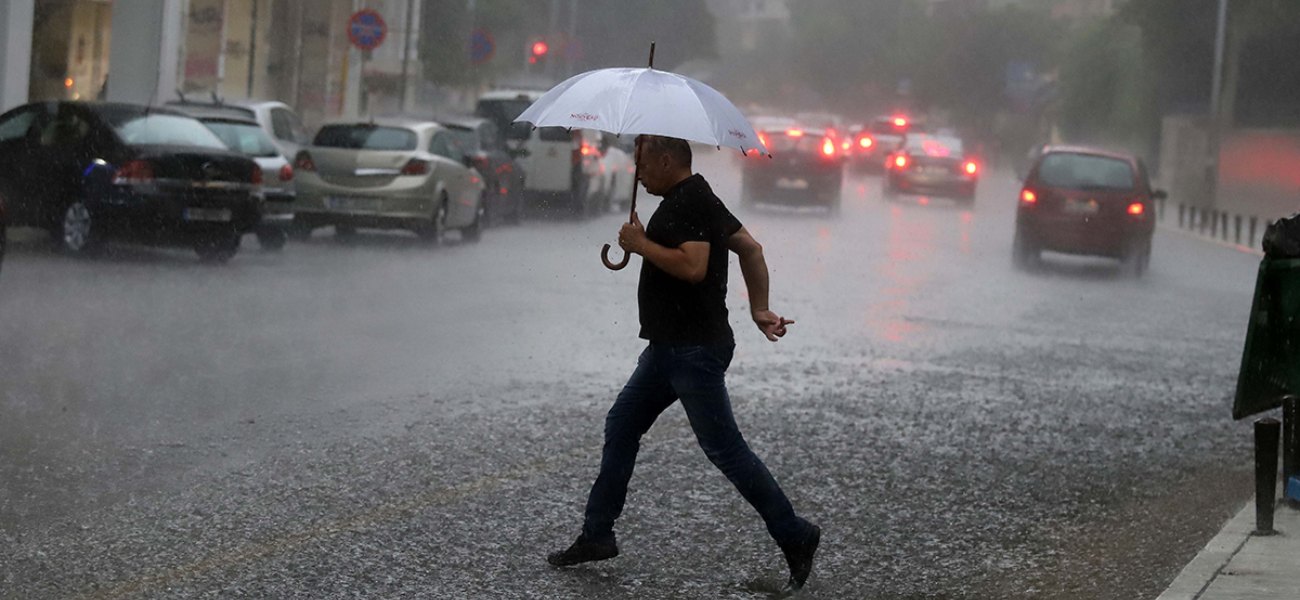 Καιρός: Η κακοκαιρία «Θάλεια» θα χτυπήσει την Ελλάδα – Βροχές και καταιγίδες την Πέμπτη