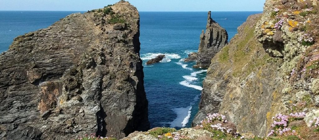 Πεζοπόροι γλίτωσαν από «θαύμα»: Είδαν τον λόφο να καταρρέει ακριβώς δίπλα τους (βίντεο)