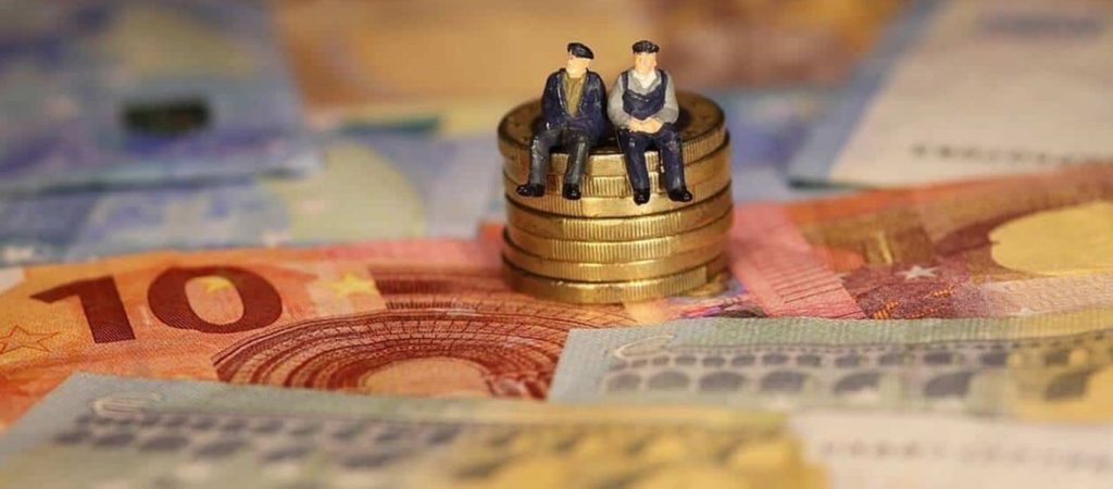 Αναδρομικά: Δείτε πόσο και πως θα επιβαρυνθούν οι συνταξιούχοι – Τα σενάρια που υπάρχουν στο «τραπέζι»