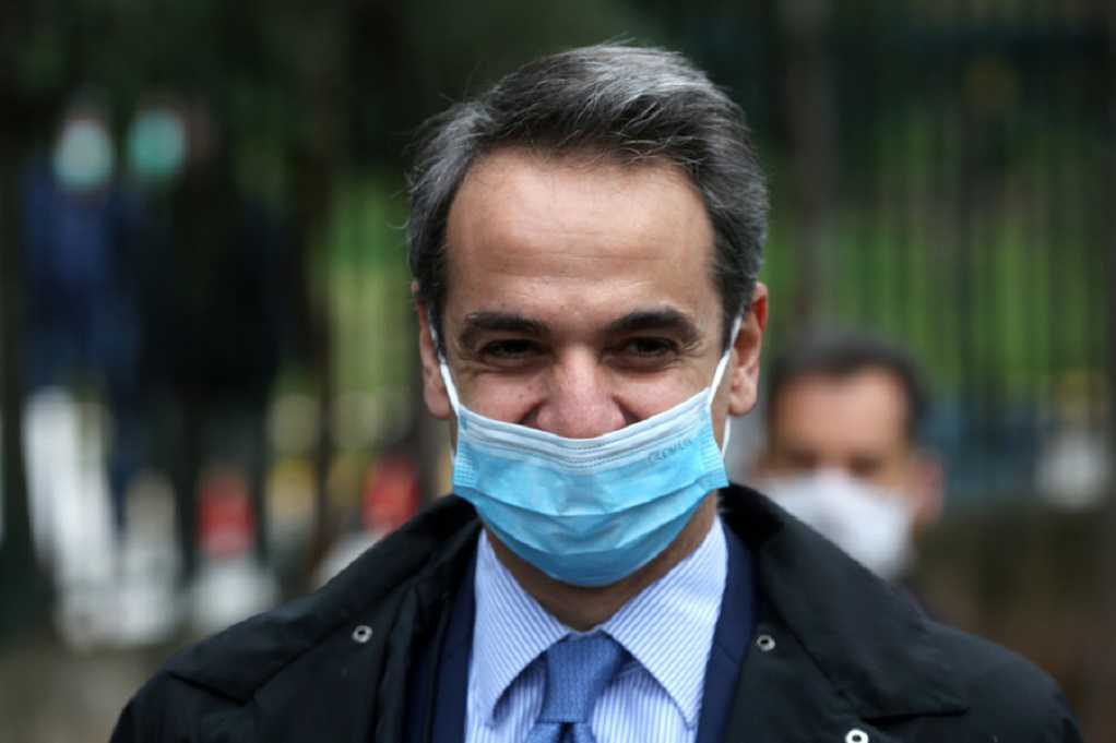 Ο Κ.Μητσοτάκης «μάλωσε» δημοσιογράφο που δεν φορούσε μάσκα στο… πεζοδρόμιο: «Γιατί δεν φοράς μάσκα;» (βίντεο)