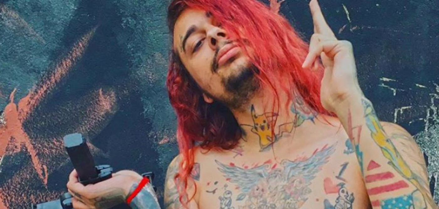 Ο Sin Boy επιτίθεται στις influencers (βίντεο)