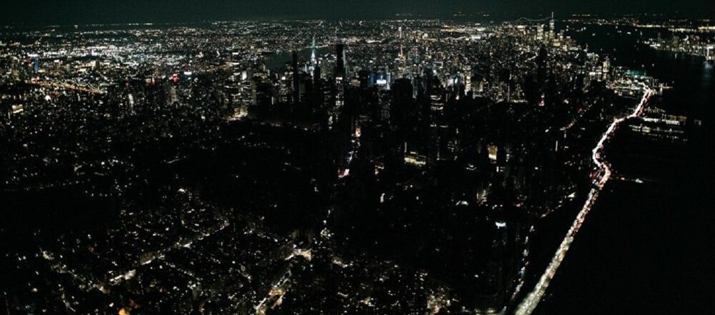 Νέα Υόρκη: Ο «Ησαΐας» χτύπησε και το Μανχάταν – Βυθίστηκε στο σκοτάδι (βίντεο)