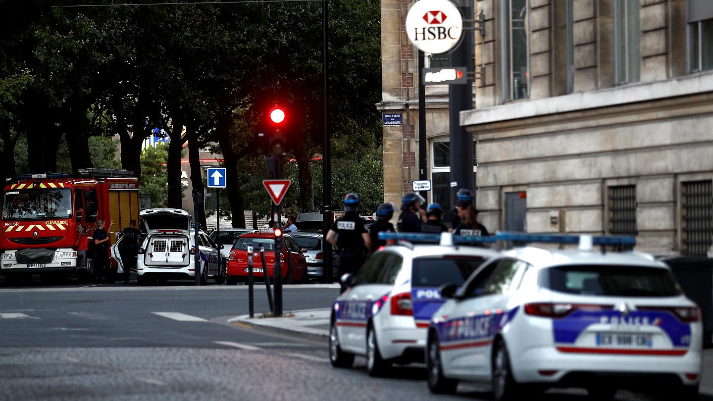 Ομηρία στη Γαλλία: Παραδόθηκε ο ένοπλος – Φέρεται να είχε σχέσεις με το Ισλάμ (upd,βίντεο)