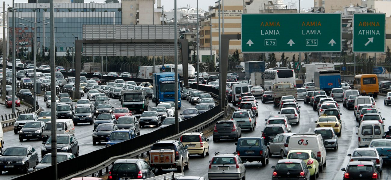 Μποτιλιάρισμα στην Εθνική οδό Αθηνών – Λαμίας – Ανατροπή οχήματος η αιτία