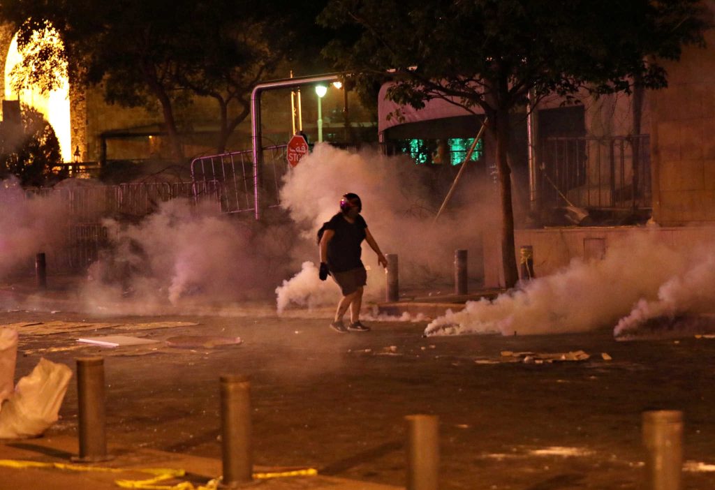 «Καζάνι που βράζει» ο Λίβανος μετά την έκρηξη: Σφοδρές συγκρούσεις στη Βηρυτό – Φόβοι για νέα Συρία