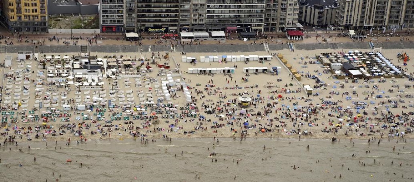 Βέλγιο: Λουόμενοι και αστυνομικοί «πιάστηκαν» στα χέρια λόγω συνωστισμού (βίντεο)