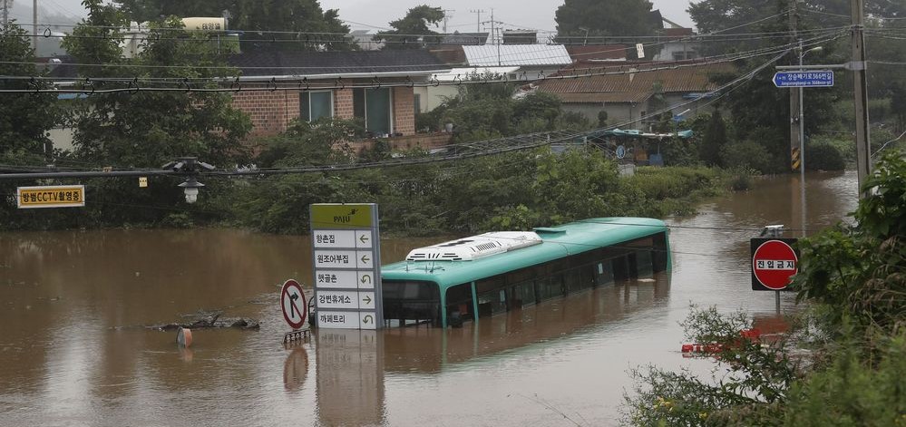 Νότια Κορέα: Τουλάχιστον 21 νεκροί από τις καταρρακτώδεις βροχές (φωτό)