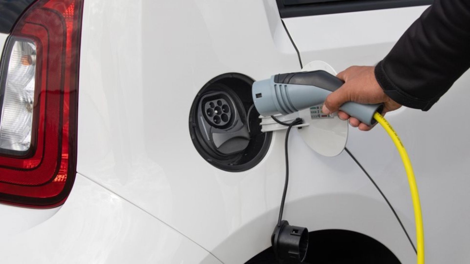 Ηλεκτρικά αυτοκίνητα: «Άνοιξε» το πρόγραμμα επιδοτήσεων