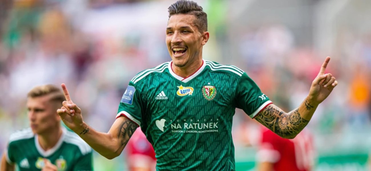 Ετοιμάζει κίνηση για την απόκτηση του Έρικ Εσποσίτο η ΑΕΚ