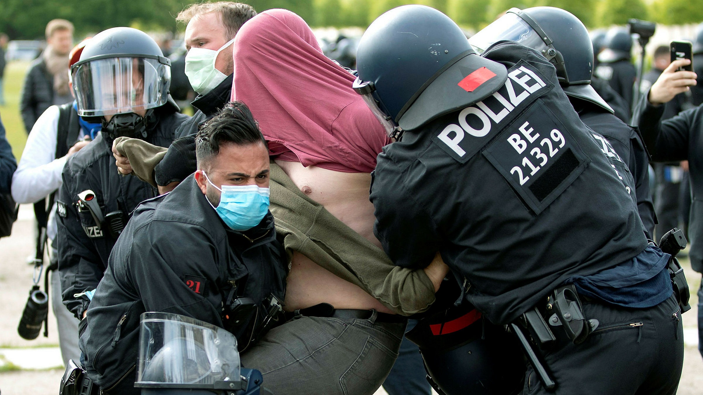 Εξαπλώνονται στην Γερμανία οι διαδηλώσεις κατά των μέτρων του κορωνοϊού; Νέα συγκέντρωση στην Στουτγάρδη