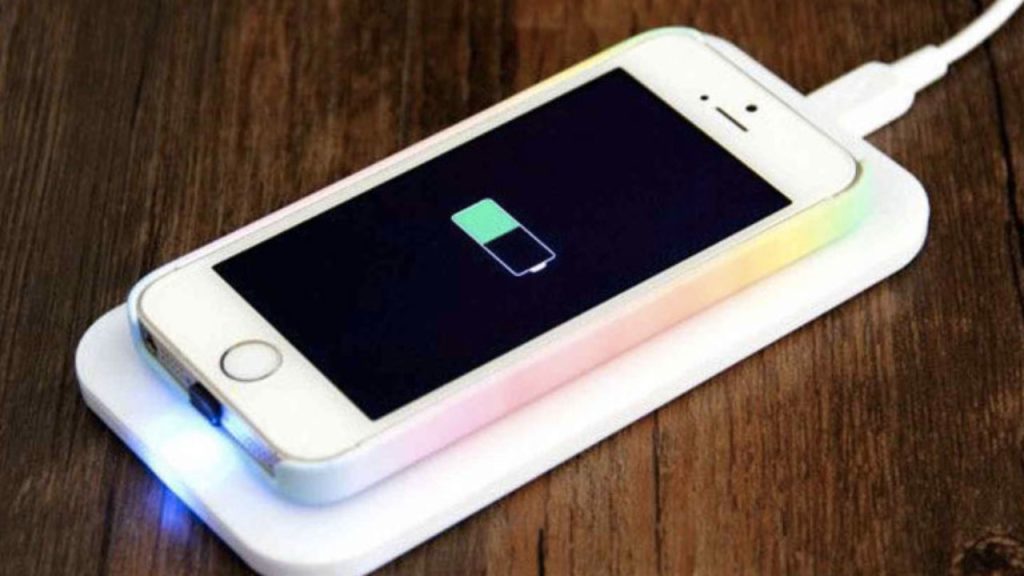 Τα 9+1 λάθη που κάνουμε στη φόρτιση του κινητού μας (βίντεο)