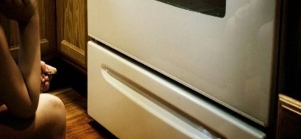 Σίγουρα δεν γνώριζες την πραγματική χρήση του ραφιού κάτω από τον φούρνο σου