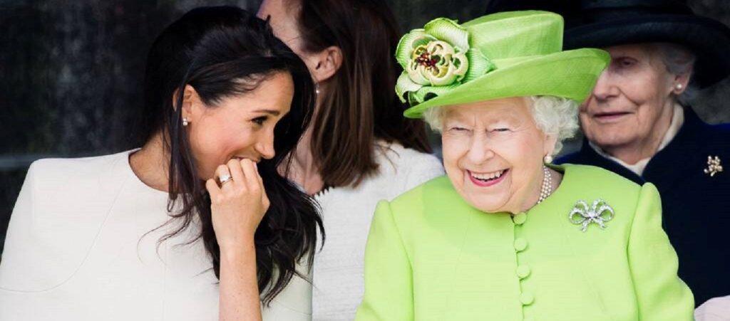 Η βασίλισσα Ελισάβετ έσπασε το πρωτόκολλο για τη Μ.Μαρκλ και κανείς δεν το κατάλαβε