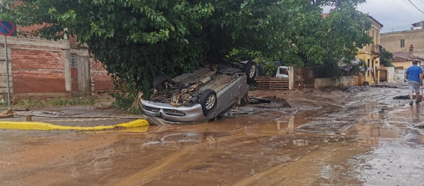 Κακοκαιρία «Θάλεια»: Οι πλημμύρες παρέσυραν τα πάντα στα Ψαχνά Ευβοίας (βίντεο-φώτο)