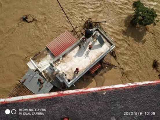 «Σώθηκαν όσοι βγήκαν σε ταράτσες» – Συγκλονιστικές μαρτυρίες από την Εύβοια