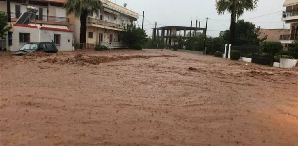 Θεομηνία στην Εύβοια: «Μόνο ο Θεός μπορεί να μας σώσει από εδώ – Γη και θάλασσα έγιναν ένα» (βίντεο)